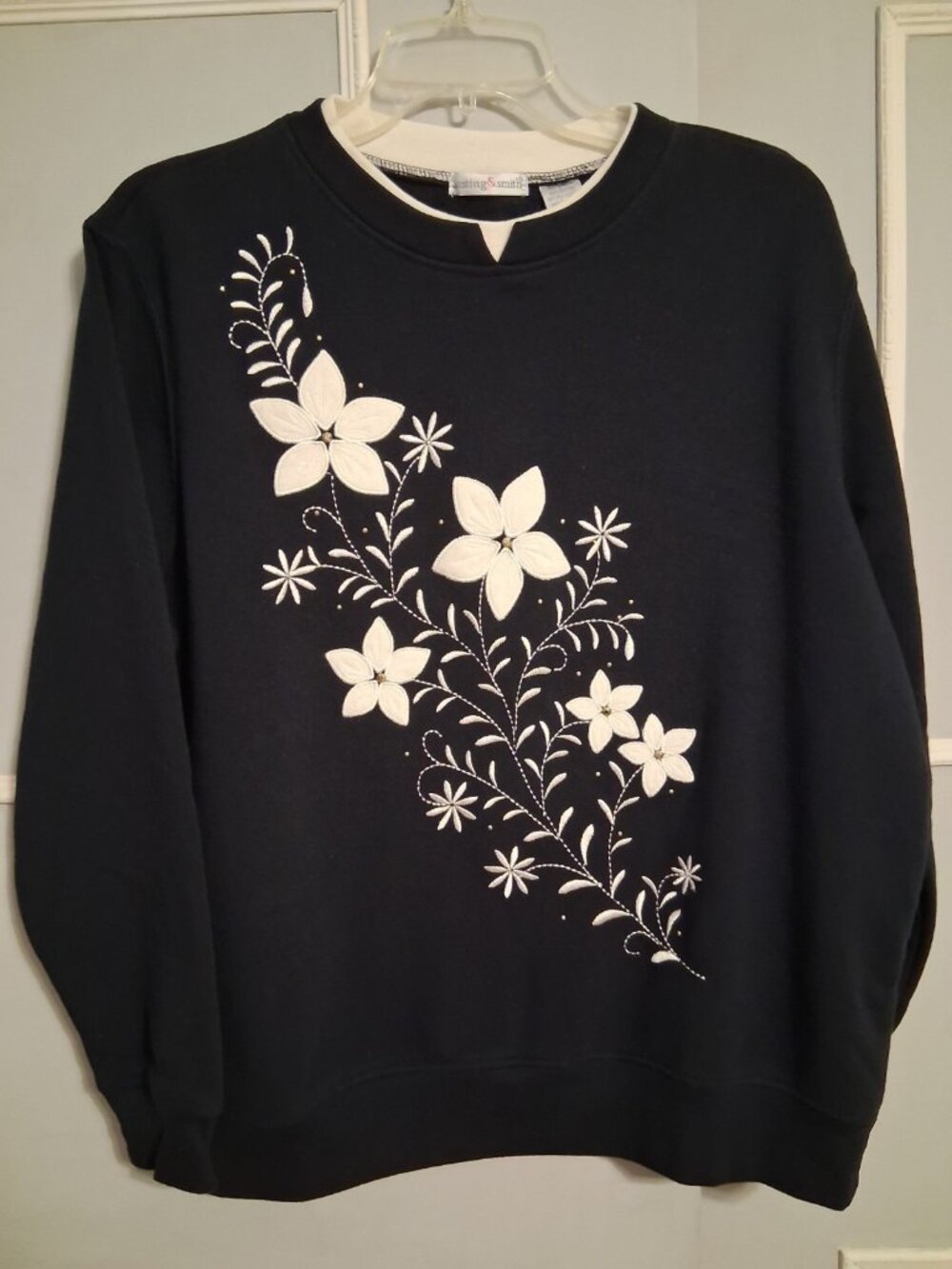 Hastings Smith Sweatshirt L Embroidered/Applique Flowers Cottagecore Grandma